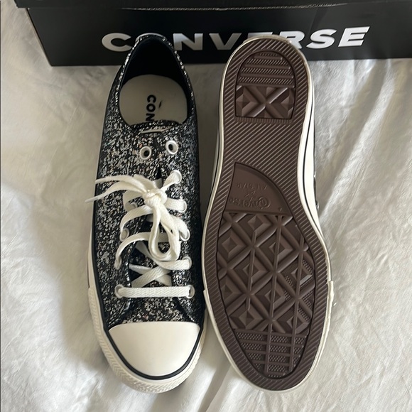 NWT: Converse Speckled Black and White Sneakers in Original Box - Picture 2 of 5